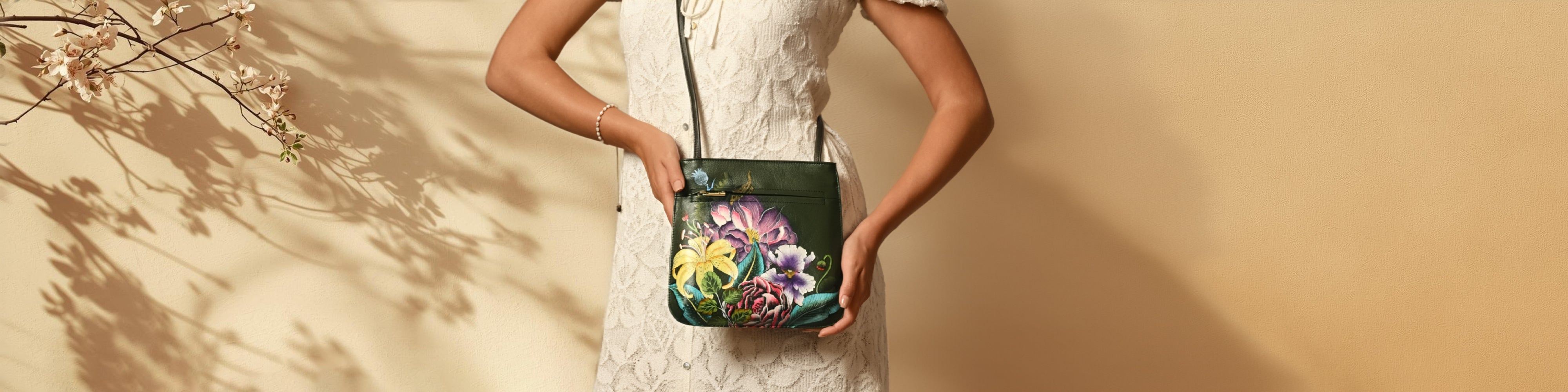 Hand Paint 「一点物」 花と蝶のデザインのティバックトレイ 未使用 Butterfly Sketchbook Hand-painted Convertible Purse FINAL SALE (No