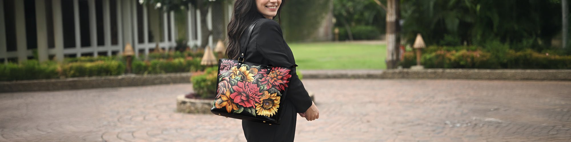 Artful Carriers – Anuschka Handbag Collection - Anuschka (CA)