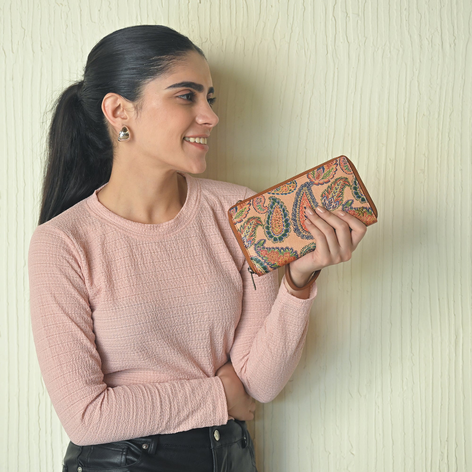 Heritage Leather Crossbody Organizer - 1932