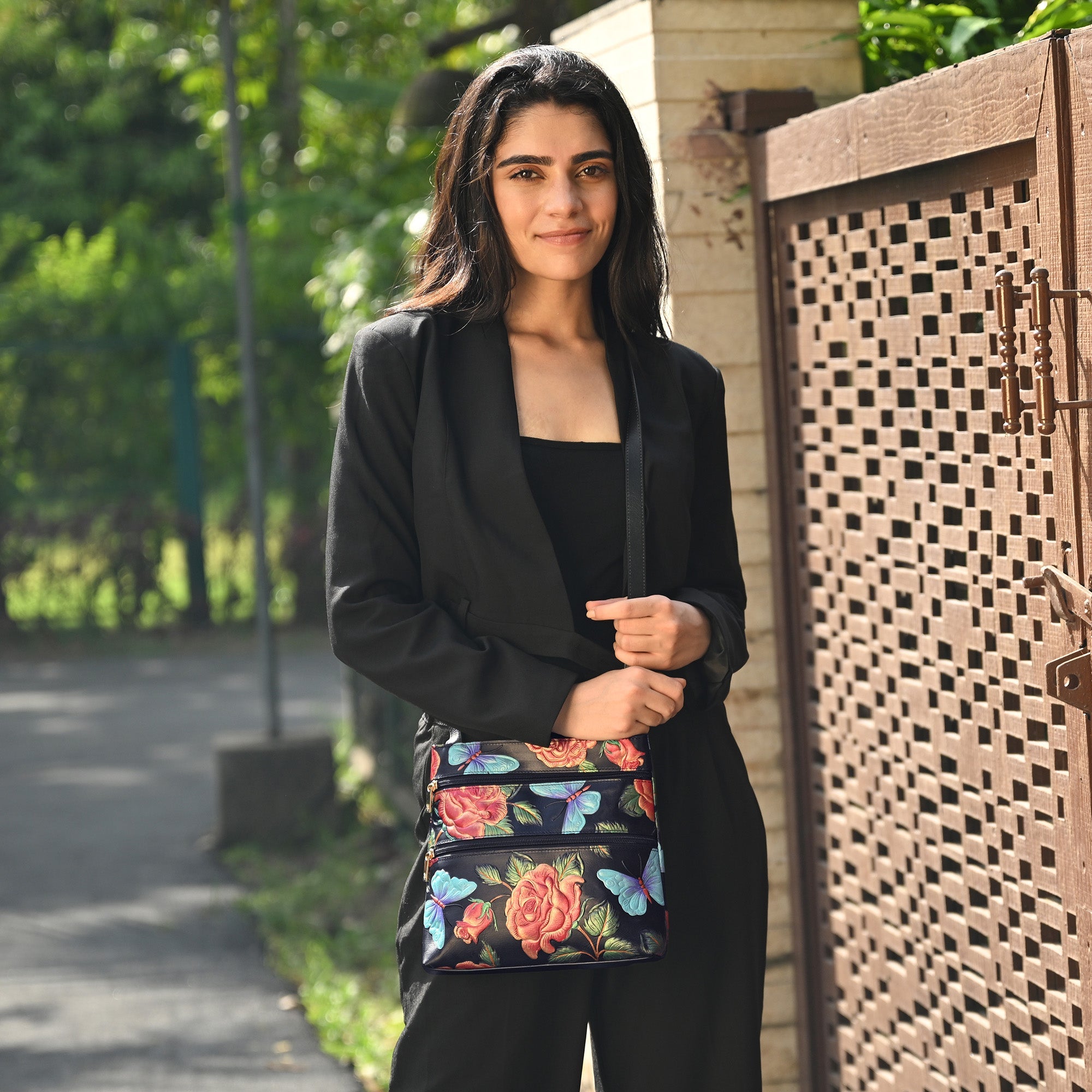 Medium Crossbody With Double Zip Pockets - 447