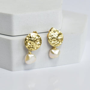 Pretty In Pearl Earrings - VER0003